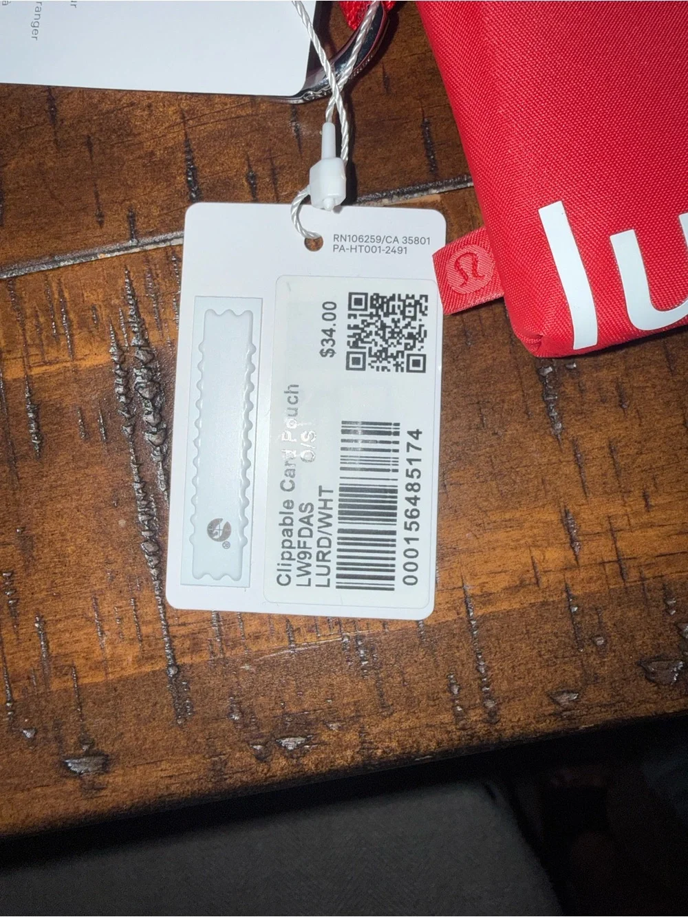 lululemon red and white clippable card pouch